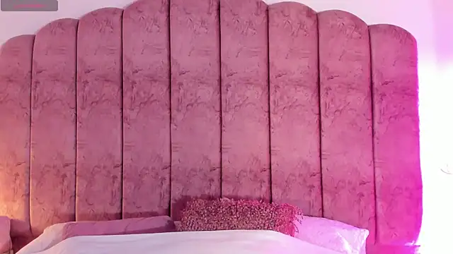 Carolina Evanss online show from February 12, 2026, 3:50 am