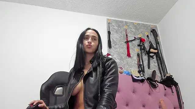 Snapshot of Evil_sammy chatting on November 25, 2025, 8:53 pm Evil sammy online show from November 25, 2025, 8:53 pm