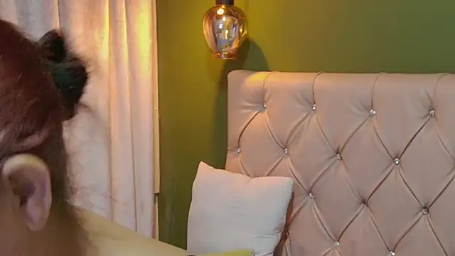 Snapshot of renata_milf_ chatting on September 21, 2025, 11:59 am renata milf online show from September 21, 2025, 11:59 am