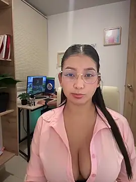 Snapshot of licky_lu chatting on May 3, 2026, 1:44 am licky lu online show from May 3, 2026, 1:44 am
