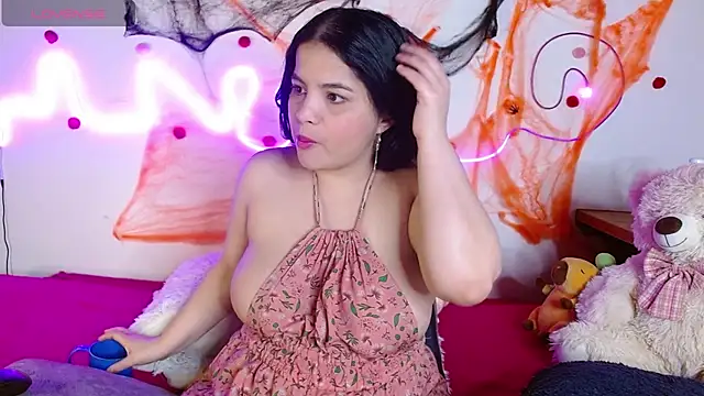 Snapshot of sophia_cute1_1 chatting on October 30, 2025, 12:03 pm sophia cute1 1 online show from October 30, 2025, 12:03 pm