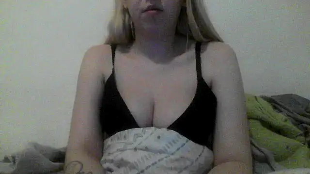 Snapshot of bunnyamy chatting on January 1, 2025, 11:29 pm bunnyamy online show from January 1, 2025, 11:29 pm