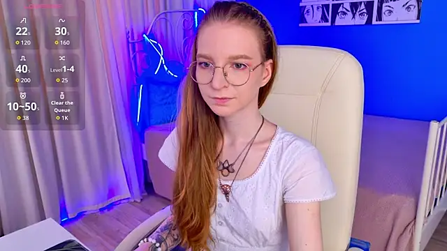 Snapshot of VioletShine chatting on June 3, 2026, 10:16 am VioletShine online show from June 3, 2026, 10:16 am