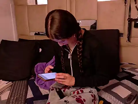 Queenjenn   online show from March 9, 2026, 12:47 am