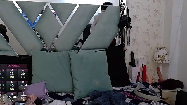 Snapshot of Queenjenn__ chatting on March 3, 2026, 4:52 am Queenjenn online show from March 3, 2026, 4:52 am