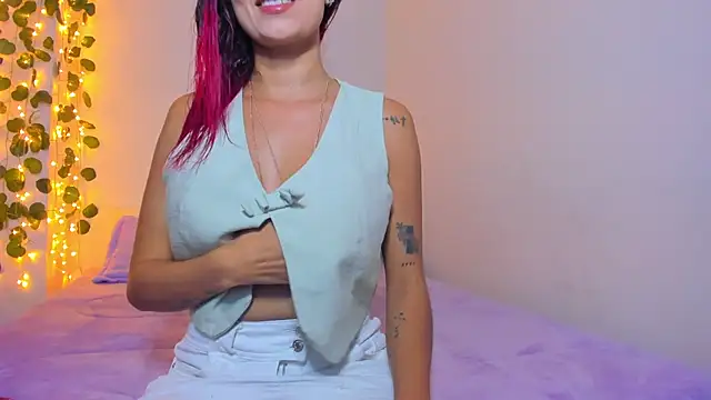 emillyhills online show from January 22, 2025, 12:59 am