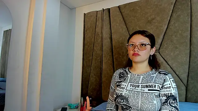 Snapshot of shopia_anderson_ chatting on December 7, 2024, 1:46 pm shopia anderson online show from December 7, 2024, 1:46 pm