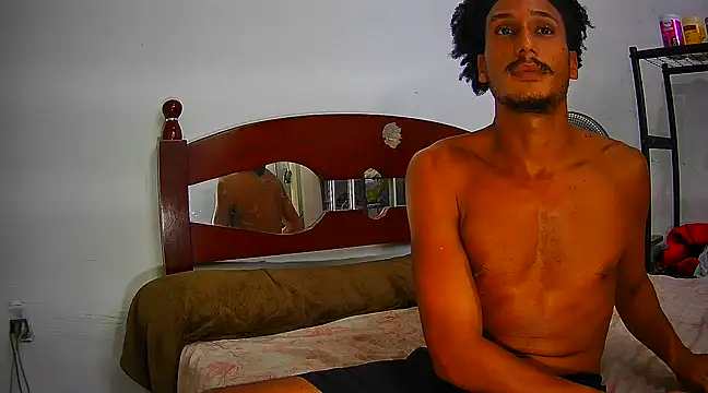 Snapshot of SkinnyLatinMan chatting on February 17, 2025, 3:33 pm SkinnyLatinMan online show from February 17, 2025, 3:33 pm