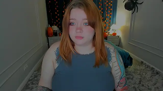 MoonLghte online show from October 29, 2025, 7:35 pm