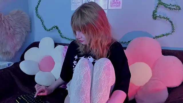 EvaStevs online show from February 15, 2026, 5:12 pm