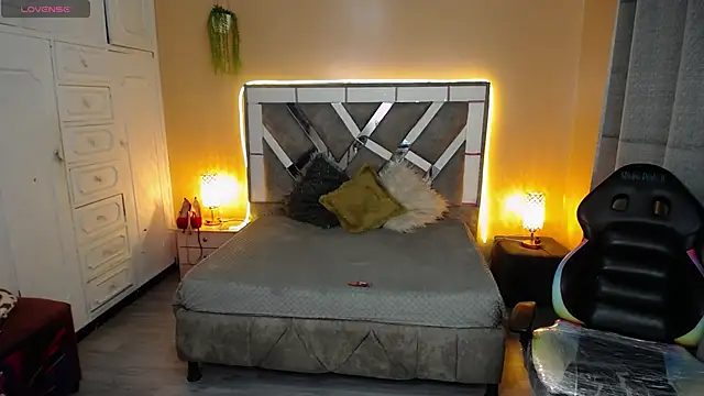 Kate Laurence  online show from February 22, 2025, 3:12 am