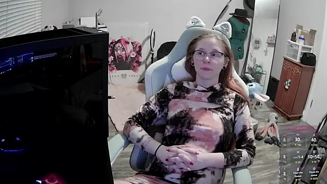 LilyFoxxx online show from December 19, 2025, 6:16 am