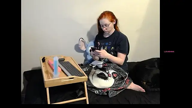 LilyFoxxx online show from April 8, 2026, 5:42 am