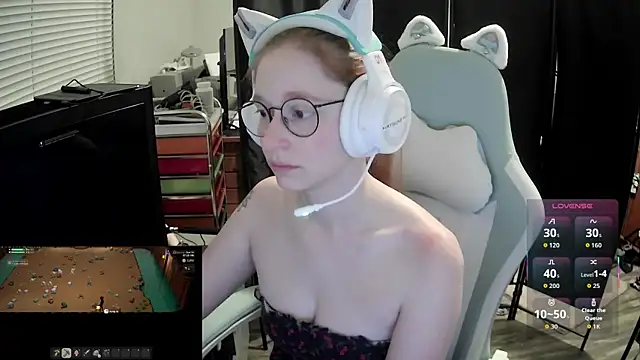 Snapshot of LilyFoxxx chatting on June 28, 2026, 5:14 am LilyFoxxx online show from June 28, 2026, 5:14 am