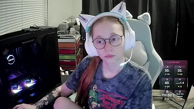 Snapshot of LilyFoxxx chatting on June 12, 2026, 5:16 am LilyFoxxx online show from June 12, 2026, 5:16 am