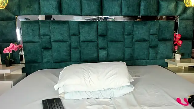 valtira nova online show from February 3, 2026, 7:30 pm