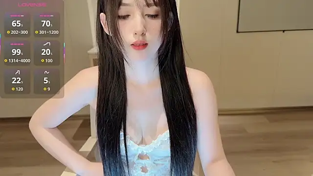 Unique-yiyi online show from December 13, 2025, 8:04 pm