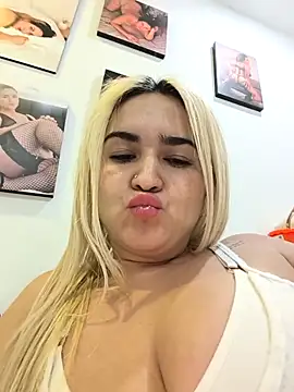 Snapshot of alexax0 chatting on December 16, 2025, 3:11 am alexax0 online show from December 16, 2025, 3:11 am