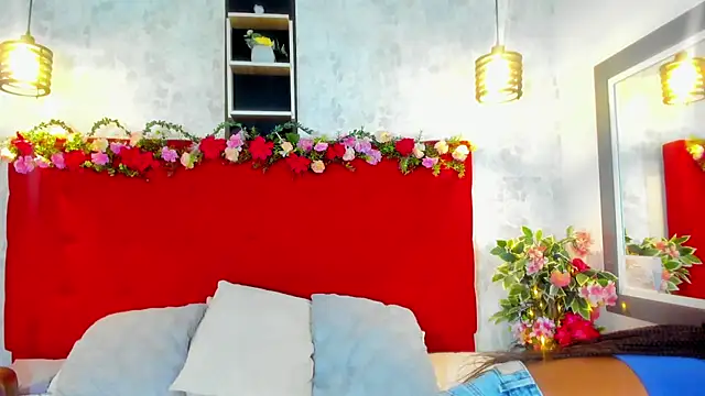 Snapshot of SilvannaFit chatting on November 8, 2025, 11:47 am SilvannaFit online show from November 8, 2025, 11:47 am