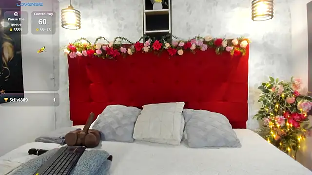 Snapshot of SilvannaFit chatting on October 29, 2025, 12:15 pm SilvannaFit online show from October 29, 2025, 12:15 pm