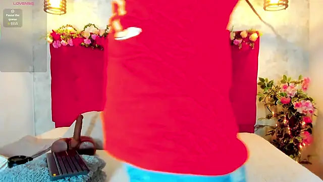 Snapshot of SilvannaFit chatting on September 26, 2025, 11:50 am SilvannaFit online show from September 26, 2025, 11:50 am