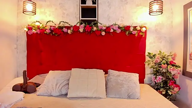 Snapshot of SilvannaFit chatting on December 2, 2025, 12:07 pm SilvannaFit online show from December 2, 2025, 12:07 pm