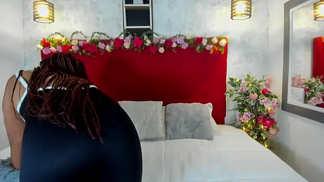 Snapshot of SilvannaFit chatting on November 24, 2025, 12:05 pm SilvannaFit online show from November 24, 2025, 12:05 pm