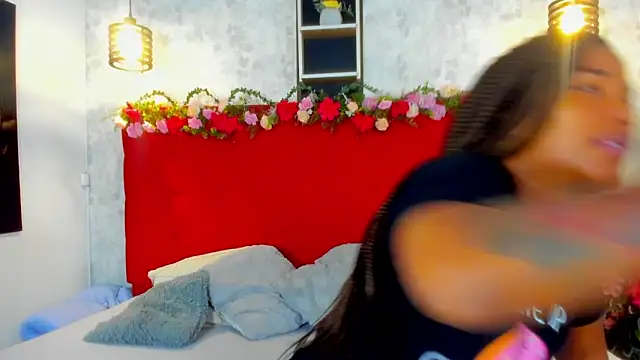 Snapshot of SilvannaFit chatting on November 4, 2025, 12:09 pm SilvannaFit online show from November 4, 2025, 12:09 pm