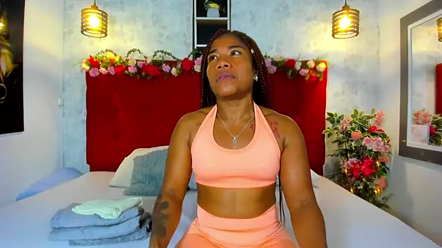 Snapshot of SilvannaFit chatting on November 18, 2025, 12:30 pm SilvannaFit online show from November 18, 2025, 12:30 pm