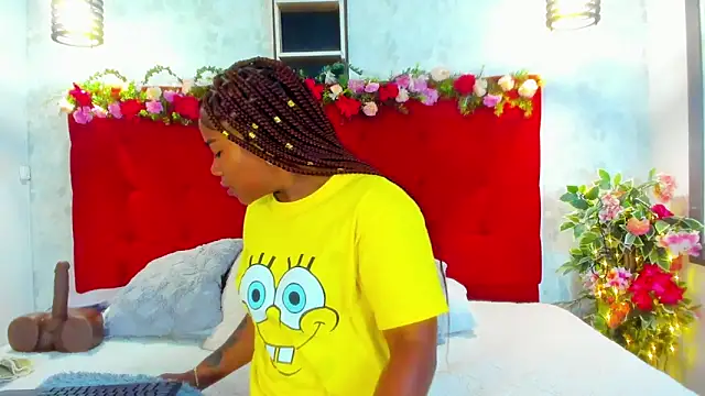 Snapshot of SilvannaFit chatting on November 12, 2025, 12:20 pm SilvannaFit online show from November 12, 2025, 12:20 pm