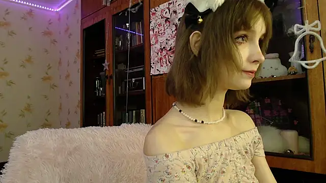 cloudgirrl online show from January 13, 2025, 8:37 pm