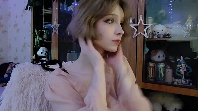 cloudgirrl online show from March 15, 2025, 6:10 pm