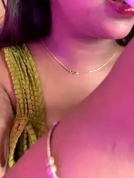 Snapshot of wildestcouplee chatting on November 1, 2025, 9:08 pm wildestcouplee online show from November 1, 2025, 9:08 pm