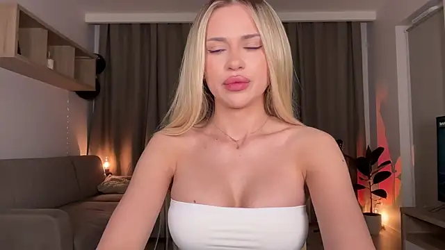 Julia RL online show from September 16, 2025, 8:32 pm