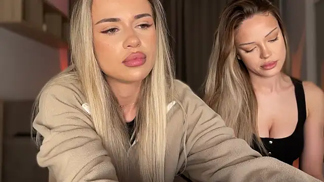 Julia RL online show from November 3, 2025, 8:45 pm