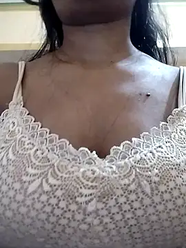 Snapshot of Shivani_Tivari chatting on October 18, 2025, 7:27 pm Shivani Tivari online show from October 18, 2025, 7:27 pm