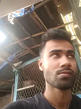 Skinny Bigass 23 online show from November 30, 2025, 7:42 am