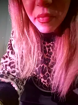 SUSELLAM1 online show from March 8, 2025, 7:42 pm