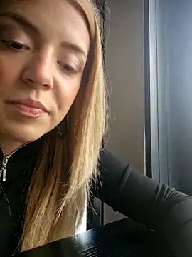 SUSELLAM1 online show from February 13, 2025, 10:11 pm