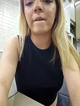 SUSELLAM1 online show from December 22, 2024, 3:22 pm