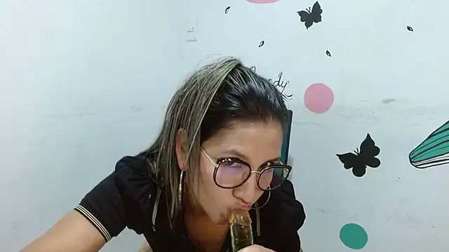 Snapshot of Benett_Lea chatting on December 5, 2024, 10:28 pm Benett Lea online show from December 5, 2024, 10:28 pm