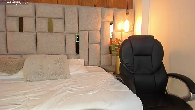 Snapshot of Saori_newman chatting on March 7, 2025, 12:01 pm Saori newman online show from March 7, 2025, 12:01 pm