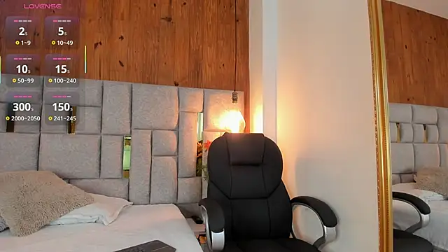 Snapshot of Saori_newman chatting on September 30, 2025, 12:00 pm Saori newman online show from September 30, 2025, 12:00 pm