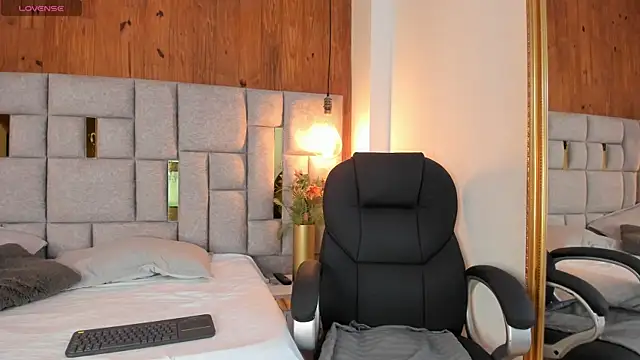 Snapshot of Saori_newman chatting on September 12, 2025, 11:54 am Saori newman online show from September 12, 2025, 11:54 am