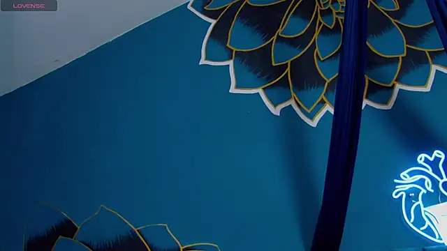 Snapshot of Lunamistyc chatting on December 3, 2025, 8:19 pm Lunamistyc online show from December 3, 2025, 8:19 pm