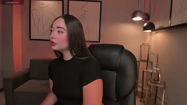 Snapshot of AlinaKravitz chatting on December 5, 2025, 11:42 am AlinaKravitz online show from December 5, 2025, 11:42 am