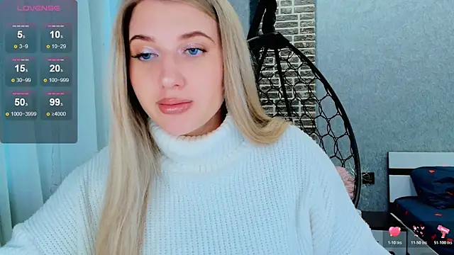 Snapshot of Evacadooo chatting on October 26, 2025, 4:02 am Evacadooo online show from October 26, 2025, 4:02 am