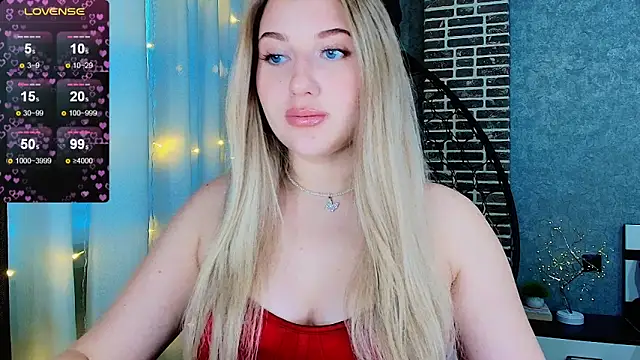 Snapshot of Evacadooo chatting on November 26, 2025, 4:45 am Evacadooo online show from November 26, 2025, 4:45 am