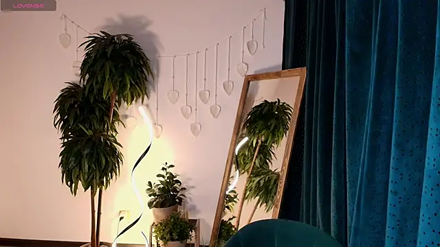 Evacadooo online show from April 16, 2026, 2:34 am