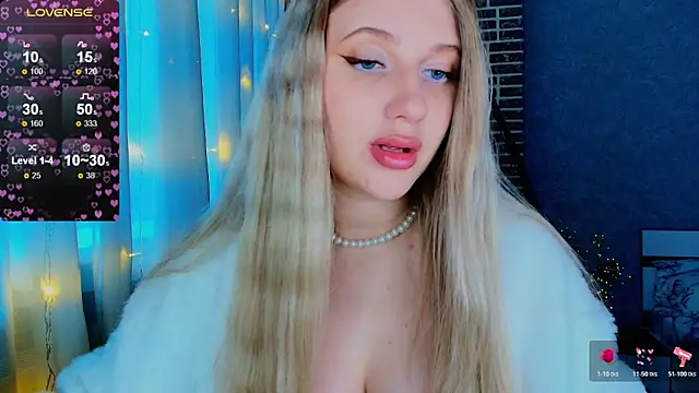 Snapshot of Evacadooo chatting on November 14, 2025, 3:21 am Evacadooo online show from November 14, 2025, 3:21 am